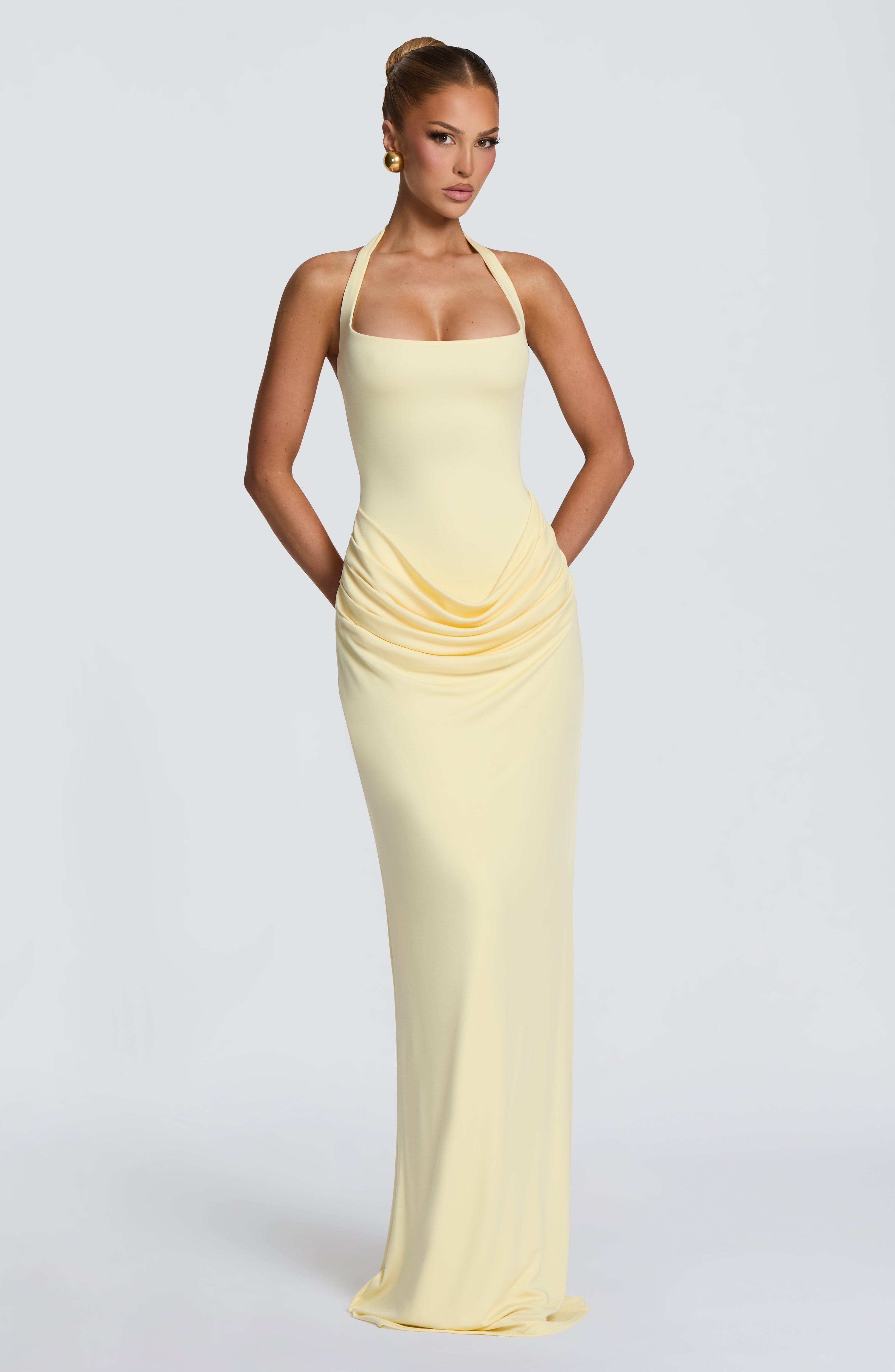 เดรสยาวคอเหลี่ยมแบบผูกคอ พร้อม - Maxi Dress Halter บทวิจารณ์และราคา